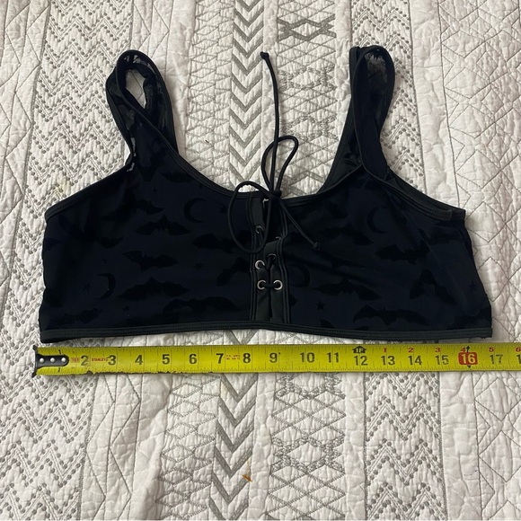 Black Lace-Up Bat Print bathing suit top / Plus size - Picture 7 of 7